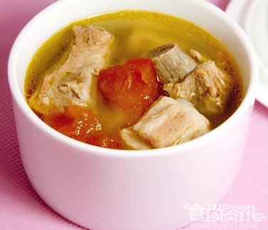 孕妇防呕吐食谱  西红柿排骨汤的做法
