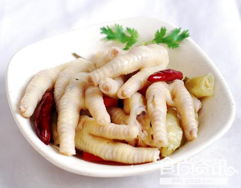 【食品问题】凉拌凤爪吃出活鼠？
