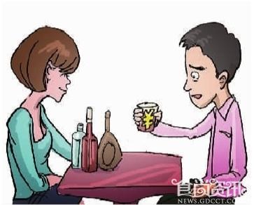 【警惕酒托】警方捣毁一酒托团伙 千元洋酒都是便宜白酒勾兑