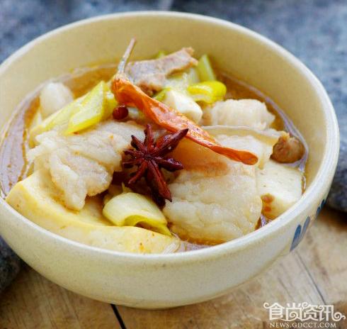 【厨房高手】教你老汤炖豆腐百发百中的好吃秘诀