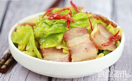 冬季下馆子必点 干锅腊肉手撕包菜的做法