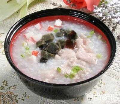 师奶推荐：冬季暖胃皮蛋瘦肉粥