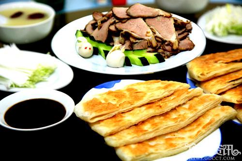 吉林传统风味美食 李连贵熏肉大饼