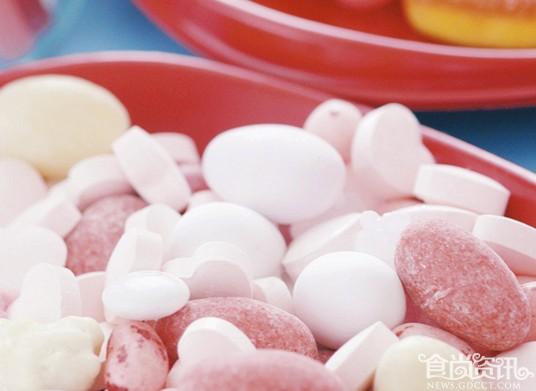 学校附近食杂店卖三无食品 糖果上有黑点厂家称没问题