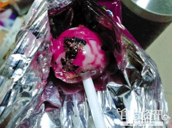 蟑螂藏于阿尔卑斯棒棒糖中？