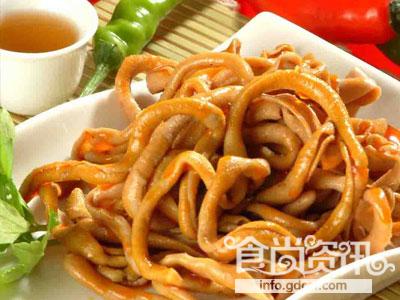 绝味被曝鸭肠裹死苍蝇