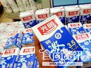 几千次抽检仍黑心，光明牛奶自打耳光