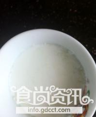 光明牛奶事件：光明致优牛奶加热爆炸 客服只赔偿不解释