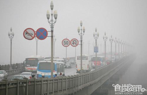 大雾天气危害大 权威医生防护六对策