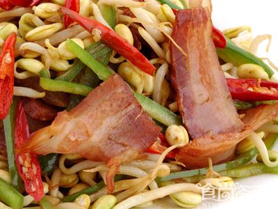 腊肉炒黄豆芽的做法