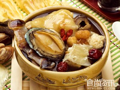 滋补鲍鱼鸡汤的做法
