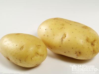 2个土豆去皮妙招  教你土豆怎样快速去皮