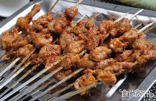 重庆女孩吃烧烤后中毒 疑烤肉为毒死猫鼠做成