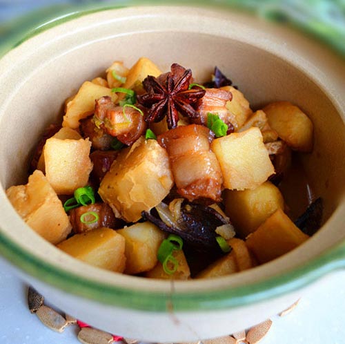 五花肉炖土豆