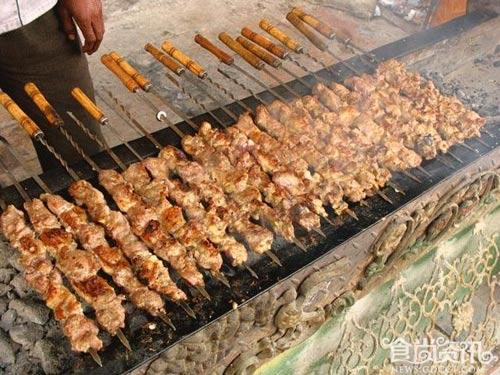 烤羊肉串 新疆最享负盛名的特色美食