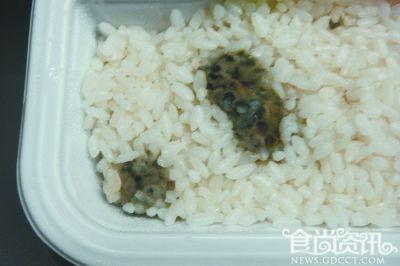 乘客高铁上买到发霉盒饭 铁路局赔偿3850元