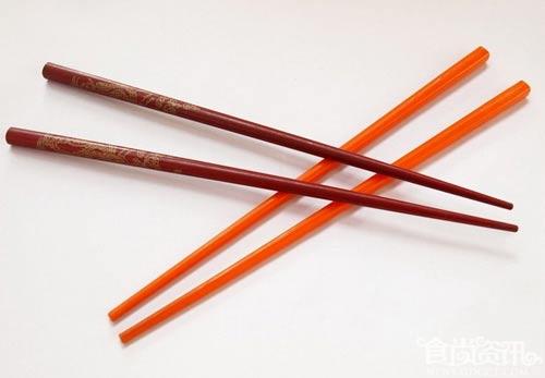 警惕！筷子超期使用易生黄曲霉素诱发癌症