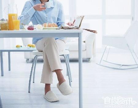 跷二郎腿危害脊椎 脊椎保健8部操