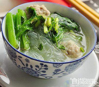 菠菜粉丝肉丸汤的家常做法 春季养肝菜