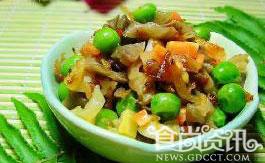 咸榨菜炒豌豆的做法 新奇搭配家常菜