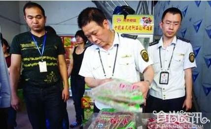 深圳查处农批市场掺假羊肉 商铺获消息通报提前转移