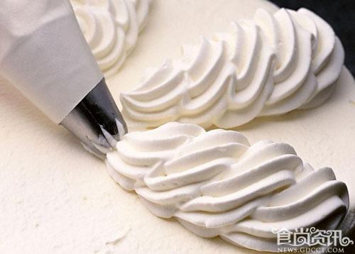 食品安全隐患：蛋糕店奶油多不标“身份”