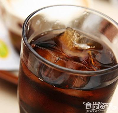食品安全：农妇暴饮可乐被撑死