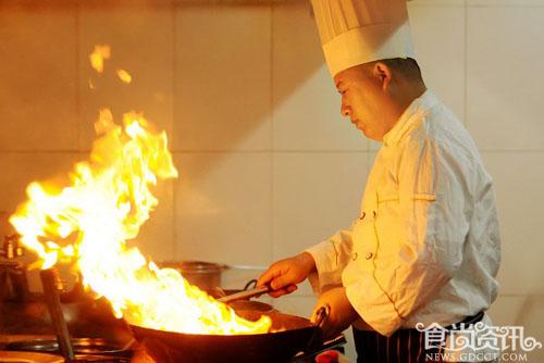 警惕！高温炒菜也致癌 食品安全令人忧